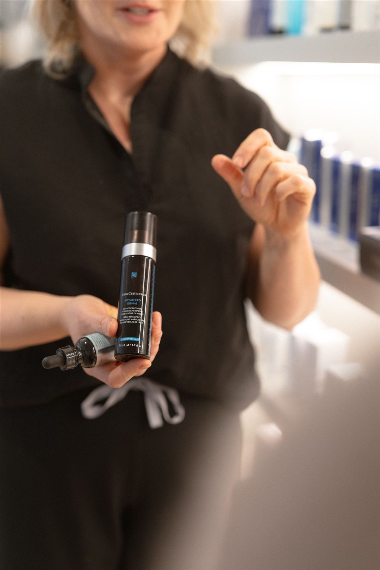SkinCeuticals-seerumi lähikuvassa