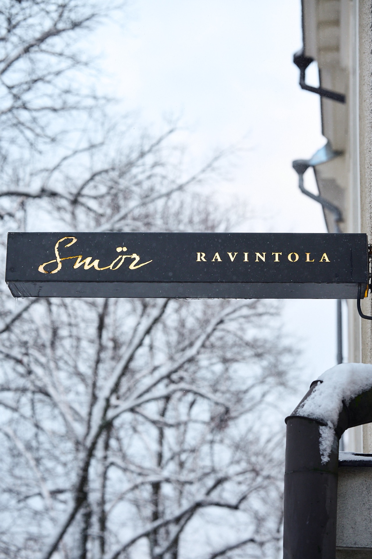 Smör Ravintola, julkisivukyltti